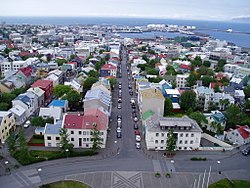 Reykjavik nga katedralja. Rruga Skólavörðustígur.