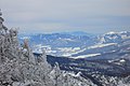 群馬県側より望む篭ノ登山・水ノ塔山（中央左）