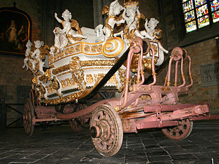 Le Car d'Or est visible dans l'église