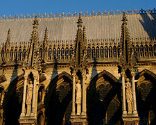 Flanc nord avec ses clochetons-tabernacles.