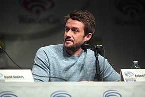 Clayton � Clay � Evans, jou� par Robert Buckley