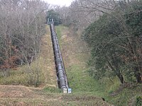 ④御坂サイフォン橋へ至る導水管（御坂神社裏の愛宕山）