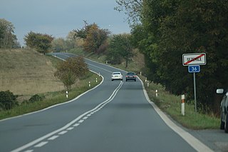 Silnice I/36 na výjezdu ze Sezemic směrem na Holice