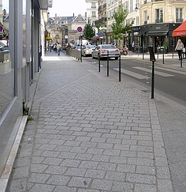 Tracé matérialisé sur la chaussée.