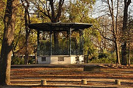 Kiosque à musique près de la place de la Concorde.