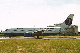 Le Boeing 737-300 impliqué dans l'accident, ici à l'Aéroport de Paris-Charles-de-Gaulle en juin 2003