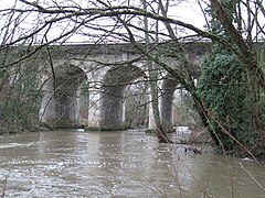 Le pont-rail du Beuvron à Lamotte-Beuvron (41).