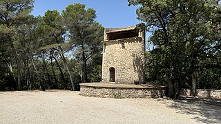 Pigeonnier, ancien moulin à vent.