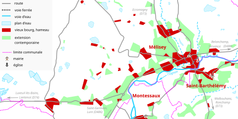 Vue d'une carte en couleur représentant les étapes de développement du bâti d'un bourg.