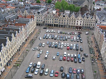 De Place des H�ros vanaf het belfort (2009), toen het plein nog niet verkeersvrij was