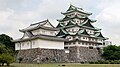 Château de Nagoya (Aichi) 1518 Japon, le faîte qui doit se prolonger vers le ciel est terminé par deux Dauphins (restauration 2009)