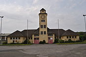 Werkfeuerwehrgebäude mit Uhrturm