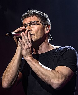 Morten Harket esiintymässä Frankfurtissa vuonna 2013.