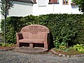 Steinbank als Denkmal für die Errichtung der Gartenkolonie 1919–1923