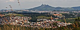 Panorâmica de Laranjeiras com o Pico do Jaraguá visível ao fundo