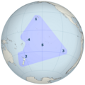 A extraordinaria extensi�n da colonizaci�n polinesia no Pac�fico, nun tri�ngulo cuxos v�rtices est�n en Nova Zelandia, Hawai e a Illa de Pascua, e cuxo centro � Tahit�. A unidade etnogr�fica desta cultura obs�rvase en caracter�sticas antropol�xicas f�sicas, ling��sticas, ideol�xicas, sociais e econ�micas (determinados cultivos e gandos -porcos e aves-).