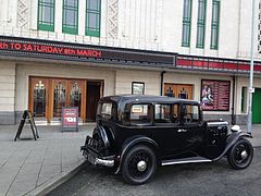 Berline Berkeley Sixteen 1934 in period setting