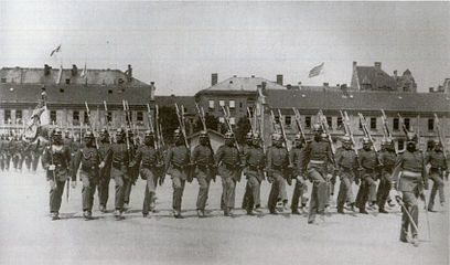 Entrainement dans la cour de la Marsfeldkaserne, quartier de Maxvorstadt à Munich, en 1905.