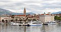 Vue du port et de la muraille du palais de Dioclétien.