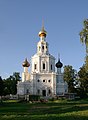 Храм Троицы Живоначальной в Троице-Лыкове,1698—1703 г.г., Мартимьян Нарышкин, родной дядя царя Петра, получил это имение в 1690 году. От первого брака с царевной Евдокией Васильевной Сибирской (ум. 11-го апреля 1691 года) у него осталась одна только дочь, ставшая позже женой князя Василия Петровича Голицына. В марте 1697 года, после внезапной смерти 32-х летнего Мартимьяна, имение наследовал его брат Лев Нарышкин, родной дядя царя Петра, чья жена Анна Салтыкова была дочерью Марфы Прозоровской.