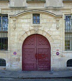 Eingang zum Hôtel Le Charron