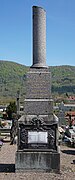 Monument surmonté d'une colonne tronquée.