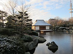 Het Japanse theehuis in de Japanse tuin in het park