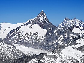 Vue du Finsteraarhorn depuis le sud.