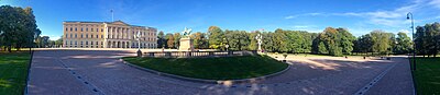 Slottsplassen med �Karl Johan-monumentet� i september 2015