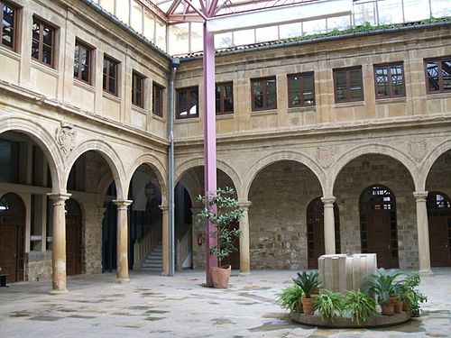 Patio del Antiguo Convento de la Victoria.