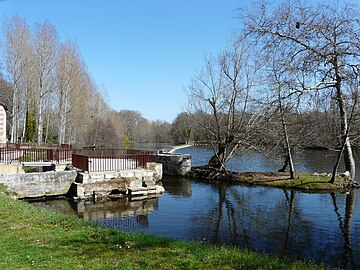 L'Isle au barrage du moulin de Rhodas.