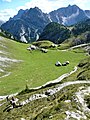 Pragser Dolomiten und Hochalmhütte von der Lapedurscharte aus gesehen