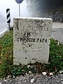 Straßenstein am Beginn der Straße beim Passo Pian delle Fugazze