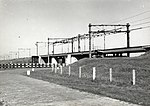 HUA-167247-Gezicht op de spoorbrug over het van Harinxmakanaal ten zuiden van Leeuwarden