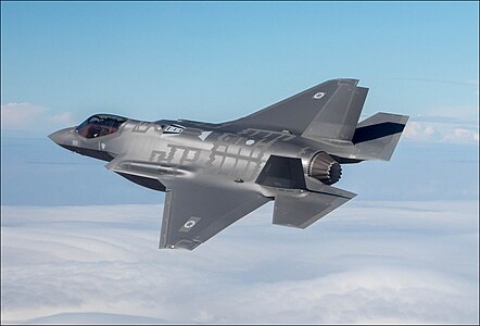 המטוס החמקן F-35I אדיר (גרסה מותאמת לישראל של ה-F-35 לייטנינג II) שנקלט בחיל בסוף 2016.