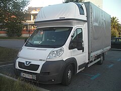 Peugeot "Boxer" châssis plateau bâché