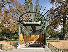 Entrée Guimard de la station de métro Porte Dauphine.