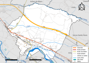 Carte en couleur présentant le réseau hydrographique de la commune