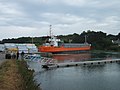 Bateau en manœuvre au port de Paluden.