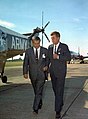 Wernher von Braun et le président John F. Kennedy à l'arsenal (18 mai 1963).