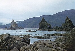 Rocas en un r�o en los Urales subpolares