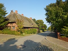 Döhnsdorf, Dorfstraße in Ortsmitte