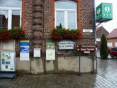 La borne Michelin de l'ossuaire du mont Kemmel sur l'office de tourisme.