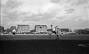 Rencontre de football et derby parisien entre le Red Star et le Racing CF au stade de Paris � Saint-Ouen, le 31 d�cembre 1922.