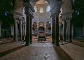 Vue générale de l'intérieur. 24 colonnes supportent seules l'épais tambour et la coupole.