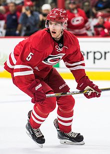 Description de l'image Noah Hanifin.JPG.