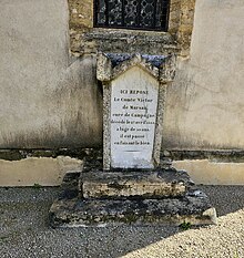 Tombe du Comte Victor de Marsan, curé de Campagne au XIXe siècle.