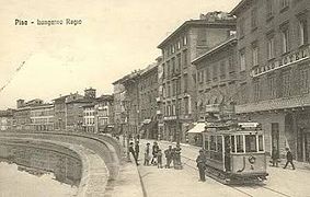 Tram sul Lungarno Regio