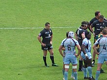 Un groupe de joueurs sur le terrain