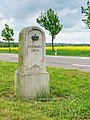 restaurierter Ganzmeilenstein in der Ortslage